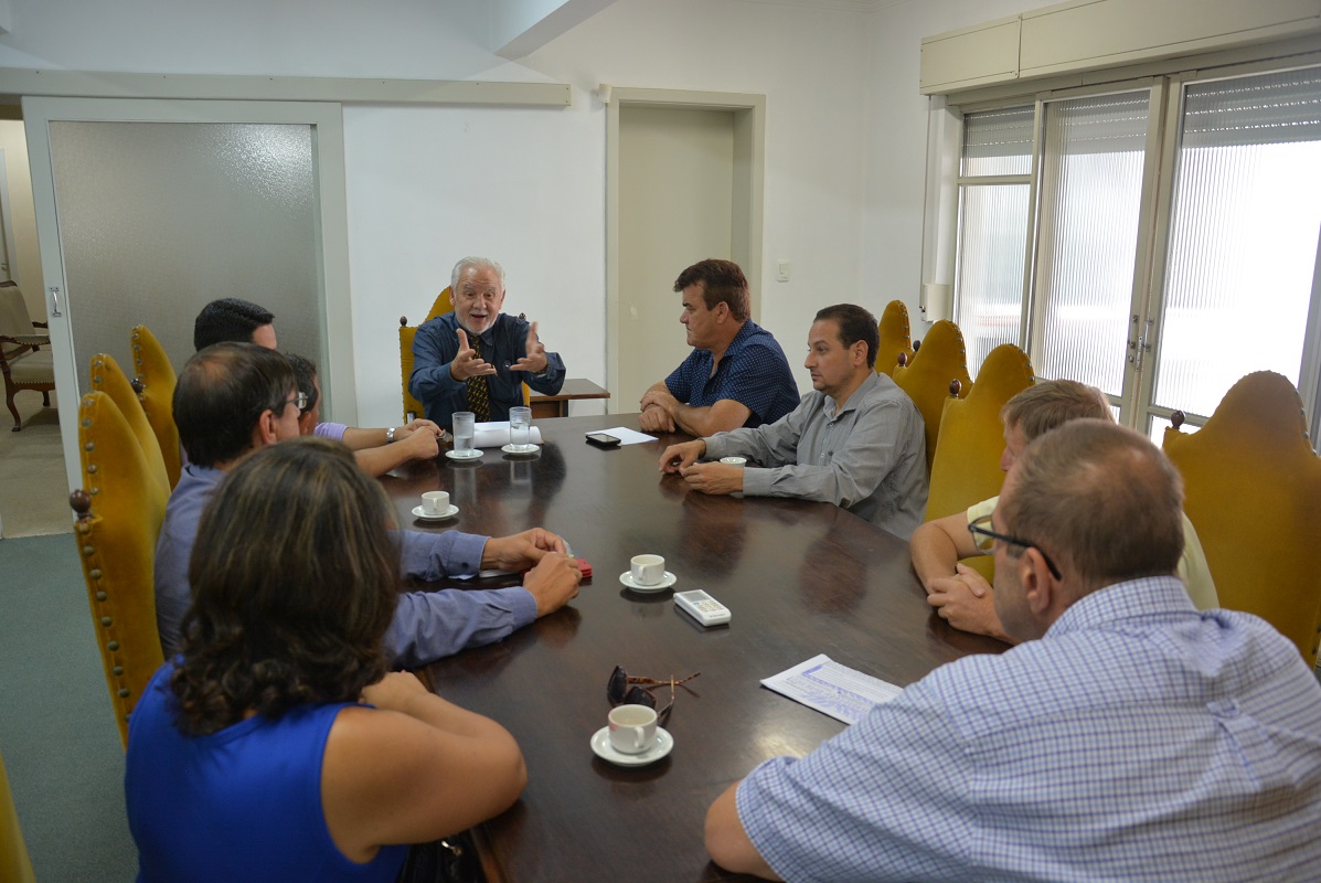 Vereadores e prefeito discutem primeiras pautas