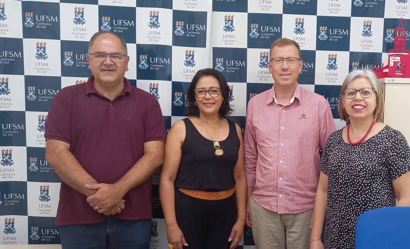 Parlamentares discutem situação da UFSM