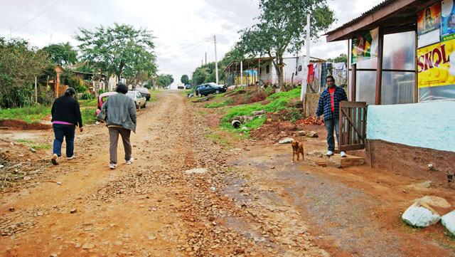 Moradores da General Portinho se mobilizam por pedido de calçamento.