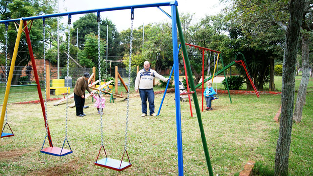 Praça do Bairro Medianeira passou por reforma e também foi cercada.