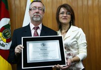 Legislativo confere a Airton Ortiz título de cidadão honorário