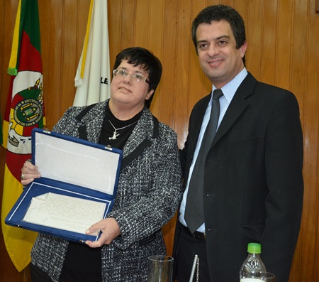 Câmara homenageia 85 do Instituto João Neves da Fontoura.