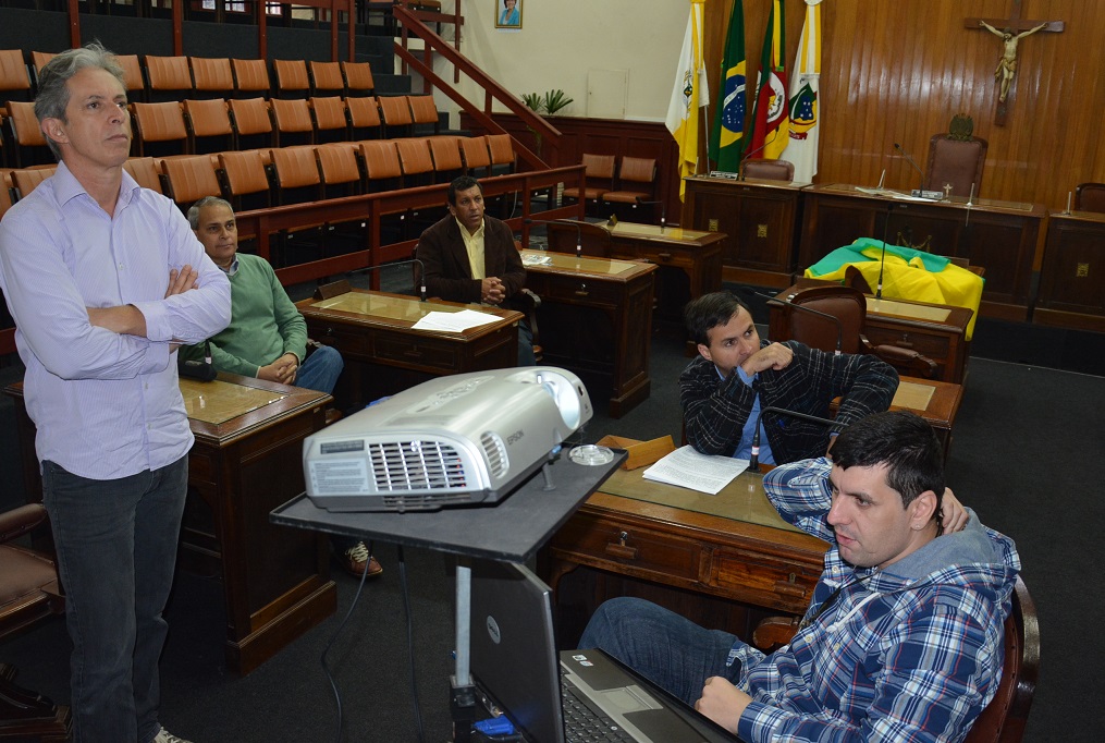 Vereadores analisam LDO 2015 em audiência pública.